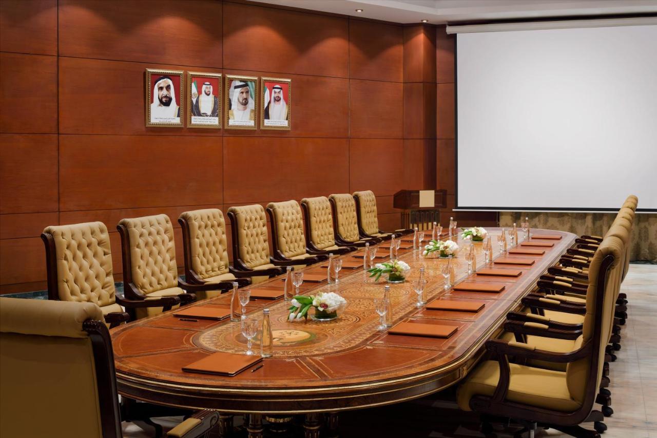 Officers Club & Hotel Abu Dhabi Exterior foto